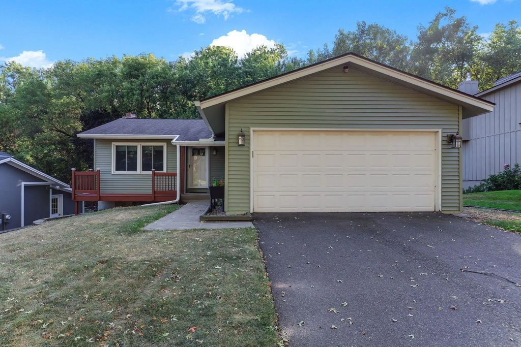 7064 Springhill Circle, Eden Prairie