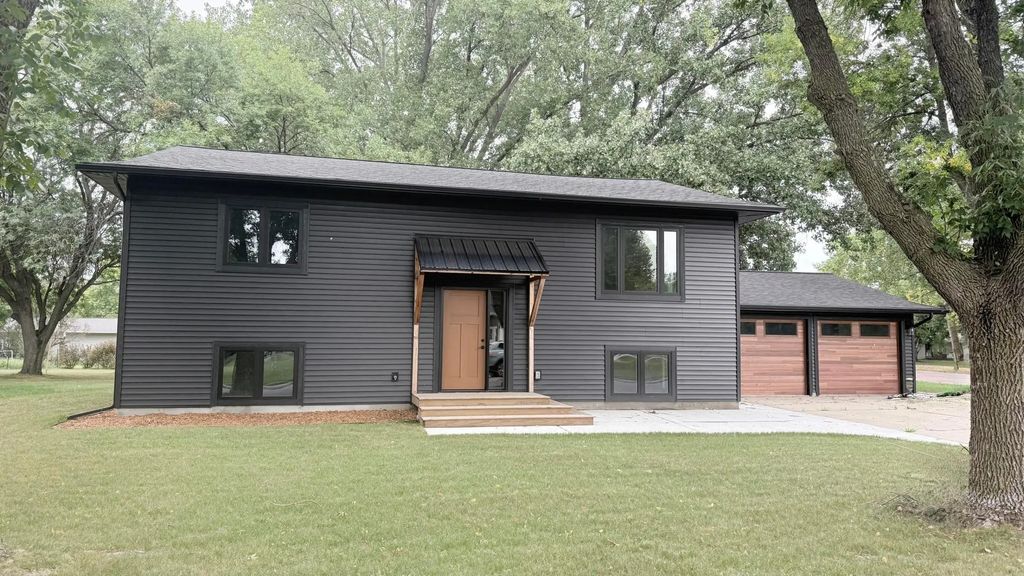 100 Edgewood Drive, Redwood Falls