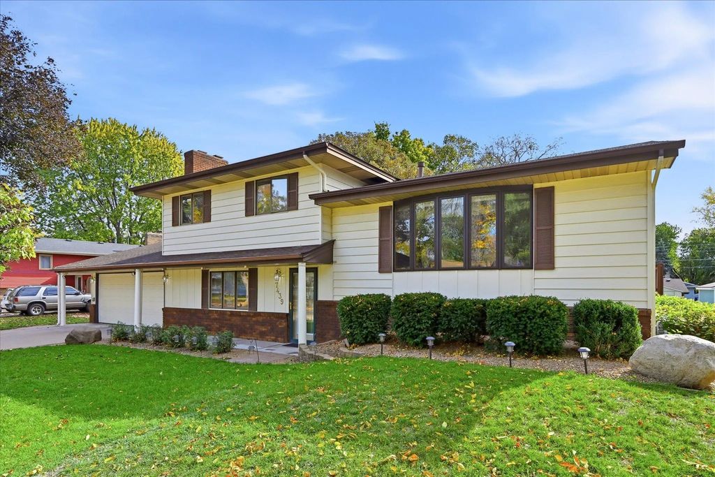 7439 Concerto Curve Ne, Fridley