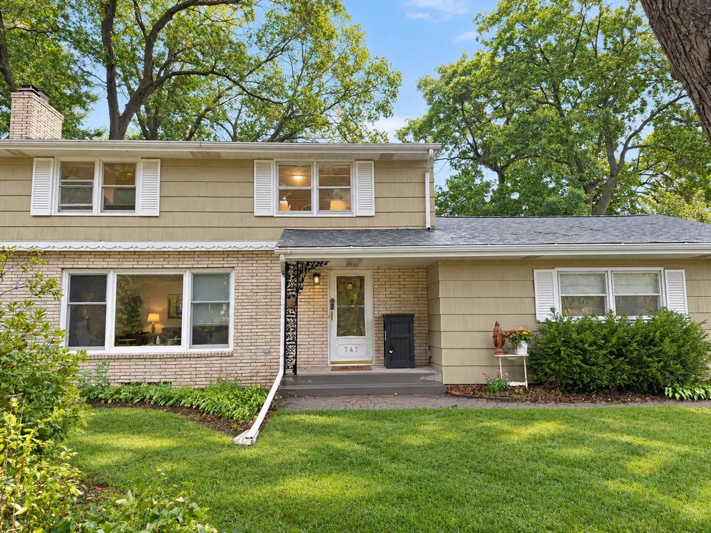 747 Grandview Avenue W, Roseville