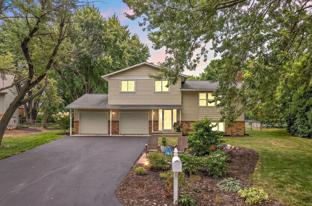 1419 Three Oaks Avenue, Maple Plain
