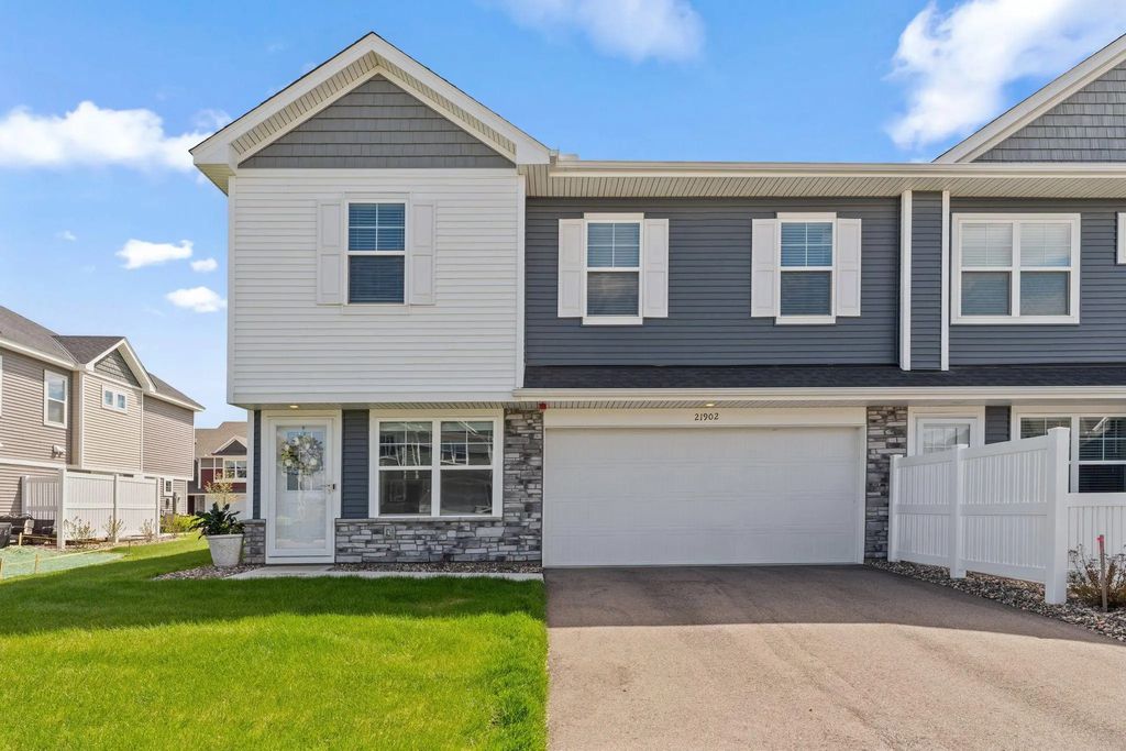 21902 Denton Avenue, Farmington