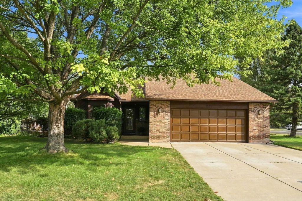 651 Allen Avenue, Little Canada