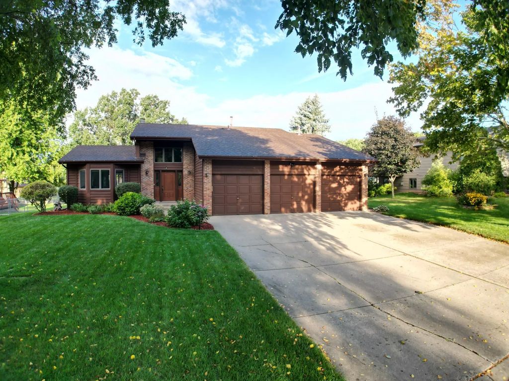8301 Cooper Way, Inver Grove Heights