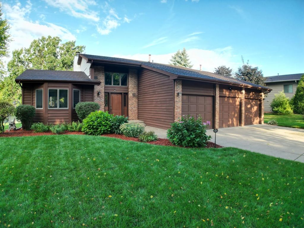 8301 Cooper Way, Inver Grove Heights