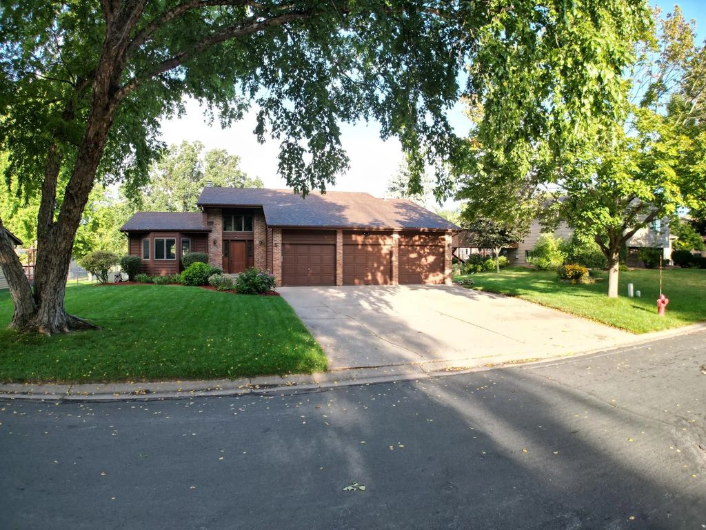 8301 Cooper Way, Inver Grove Heights
