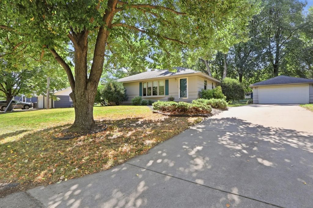 16403 Seymour Drive, Minnetonka