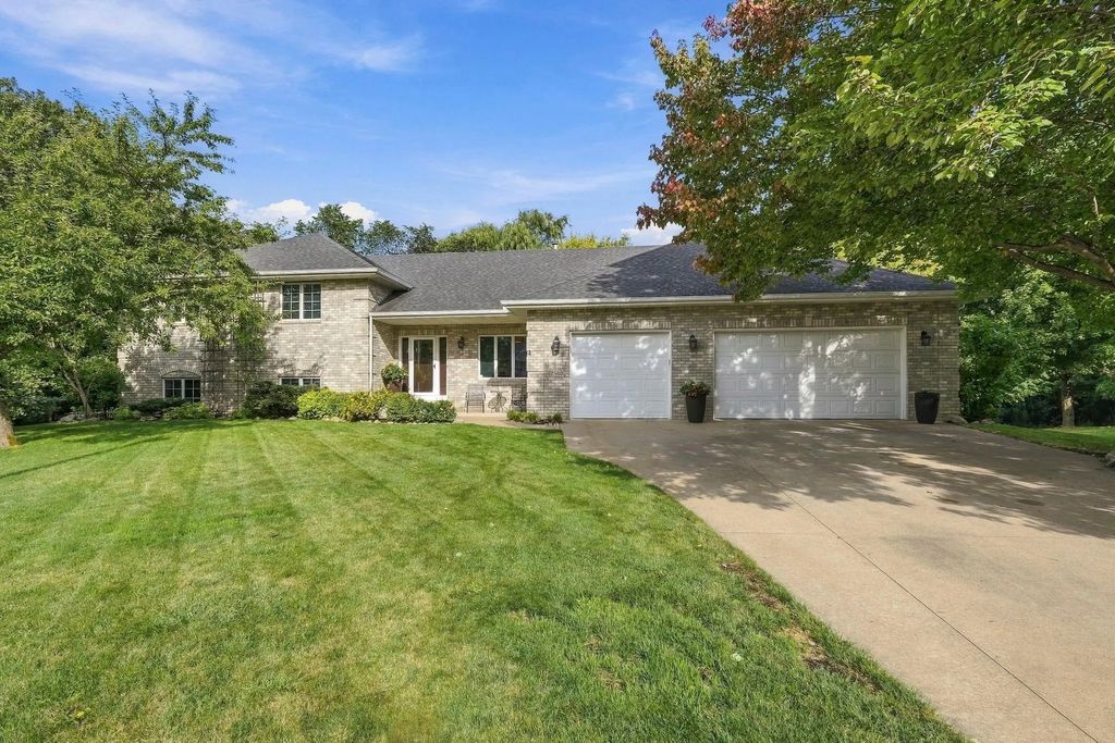 2580 Brinkhaus Street, Chaska