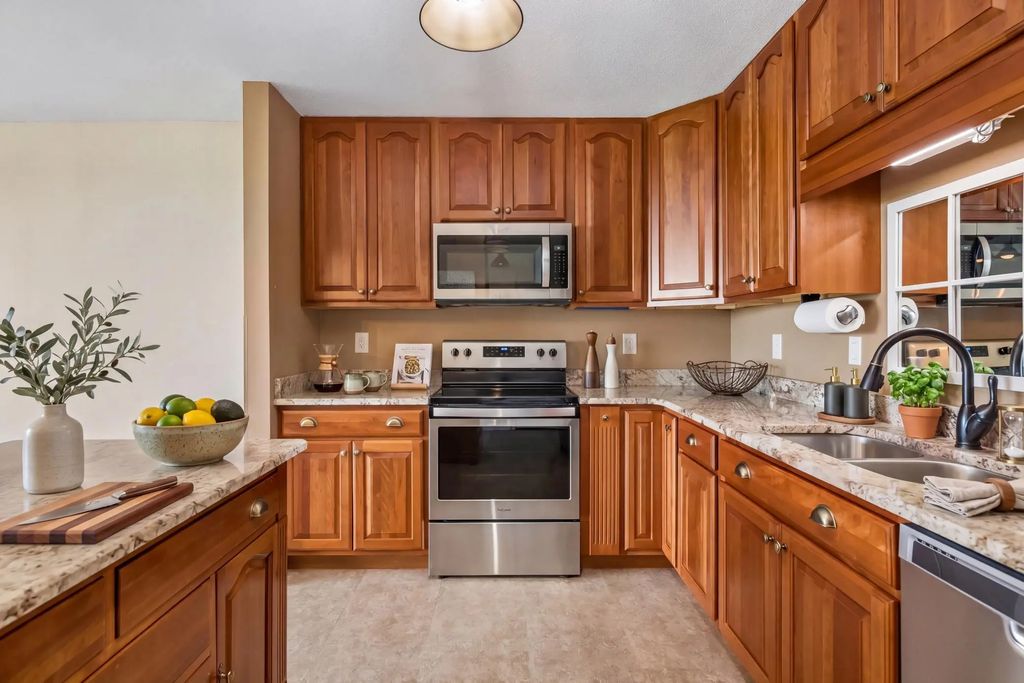 6500 Woodlake Drive 906, Richfield