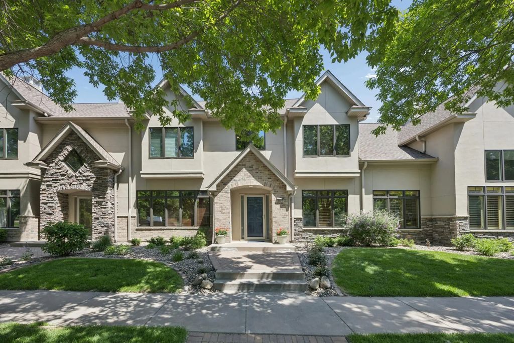 365 Willoughby Way W, Minnetonka