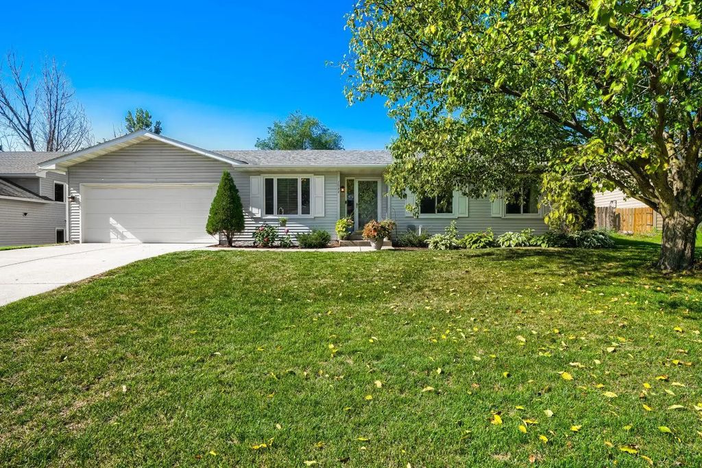 7944 Grinnell Way, Lakeville