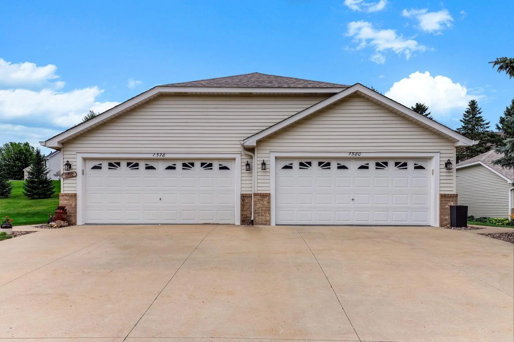 7580 Newbury Road, Woodbury