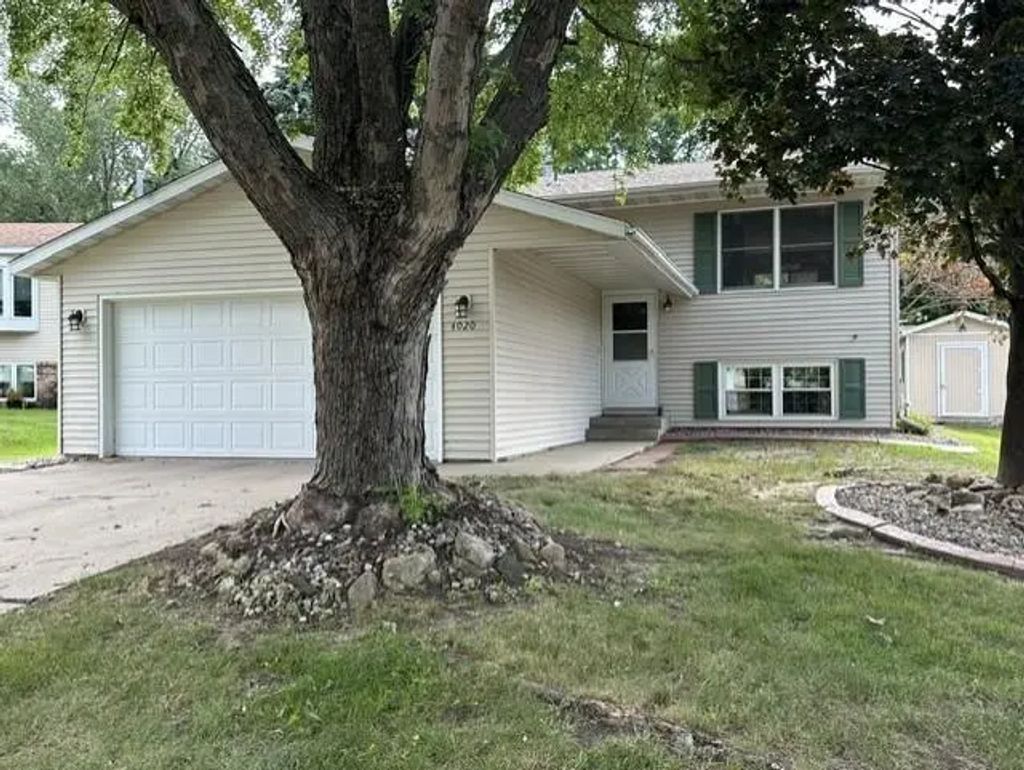 4020 Baffin Lane Ne, Rochester