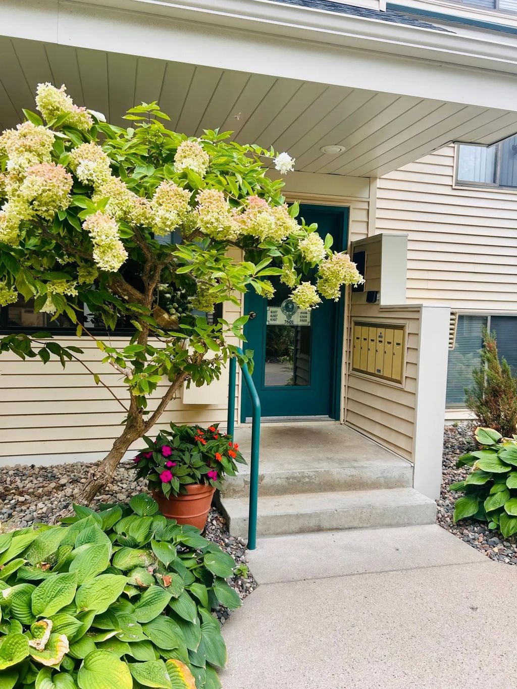 7601 Edinborough Way 6308, Edina