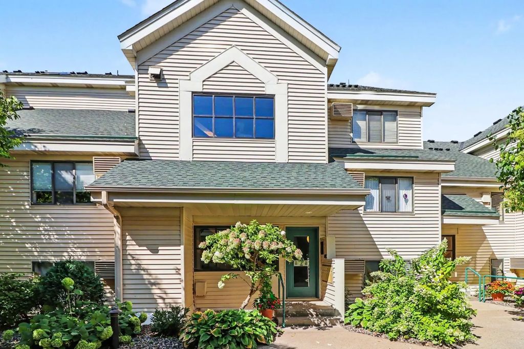 7601 Edinborough Way 6308, Edina