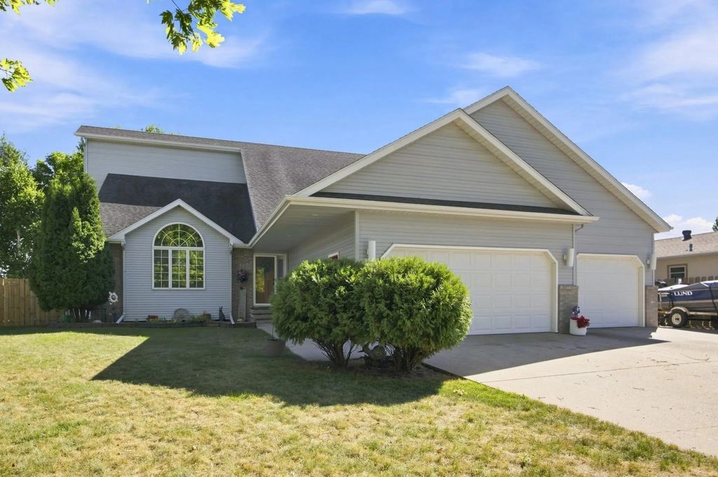 1975 29th Street Circle S, Moorhead
