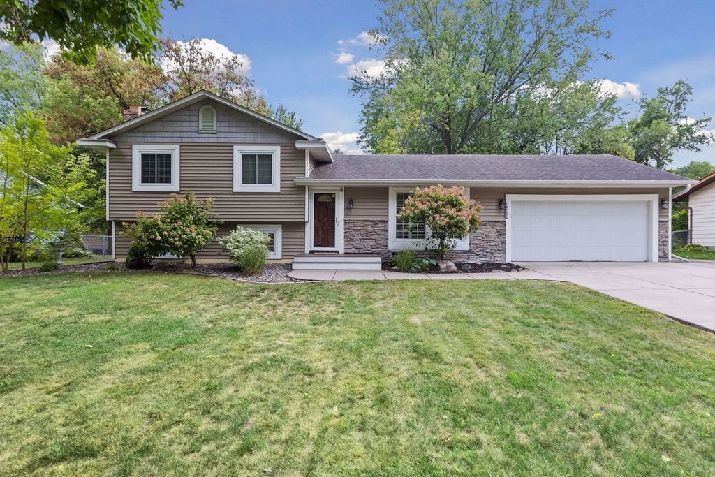 10735 102nd Avenue N, Maple Grove