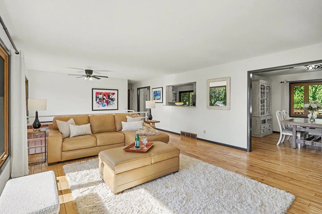 20 Willow Wood Drive, Excelsior