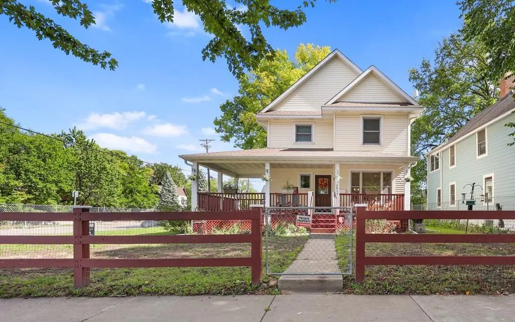 2605 17th Avenue S, Minneapolis