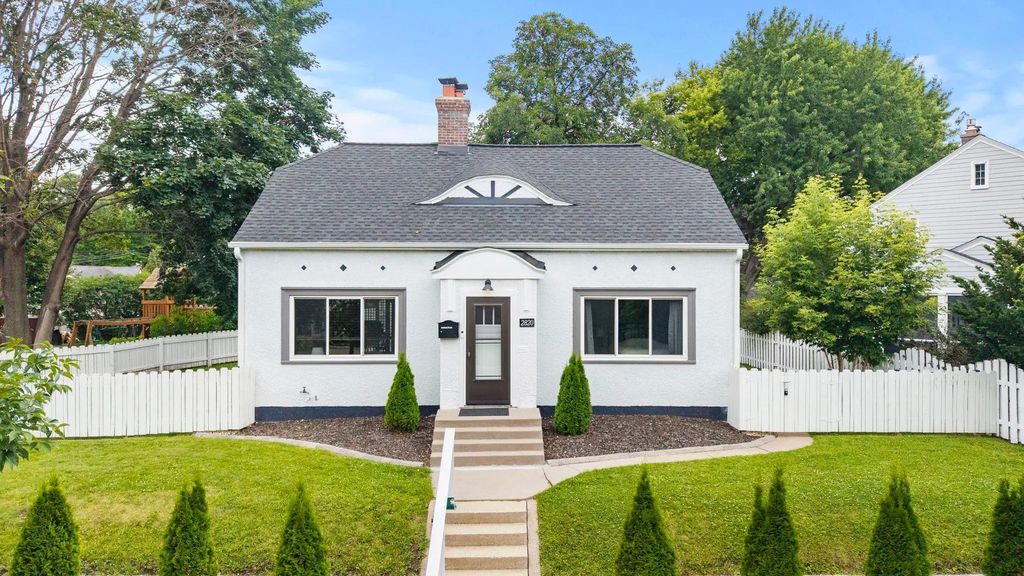 2820 Cleveland Street Ne, Minneapolis