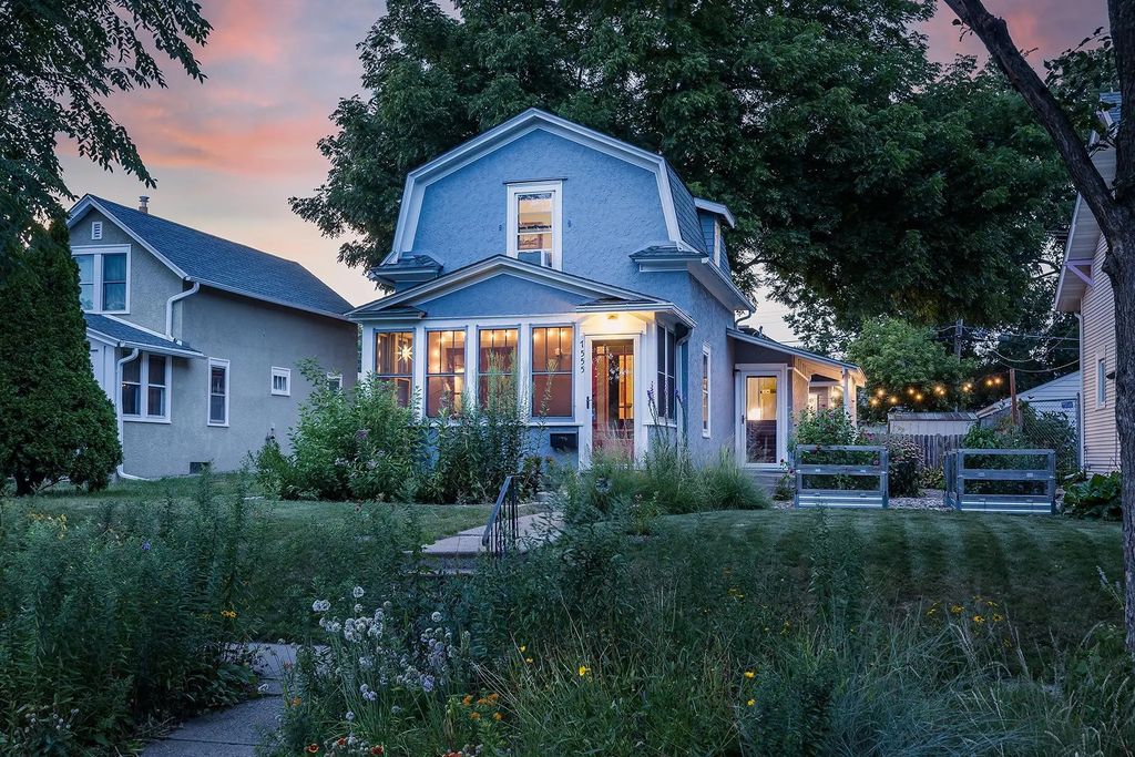 1555 Almond Avenue, Saint Paul