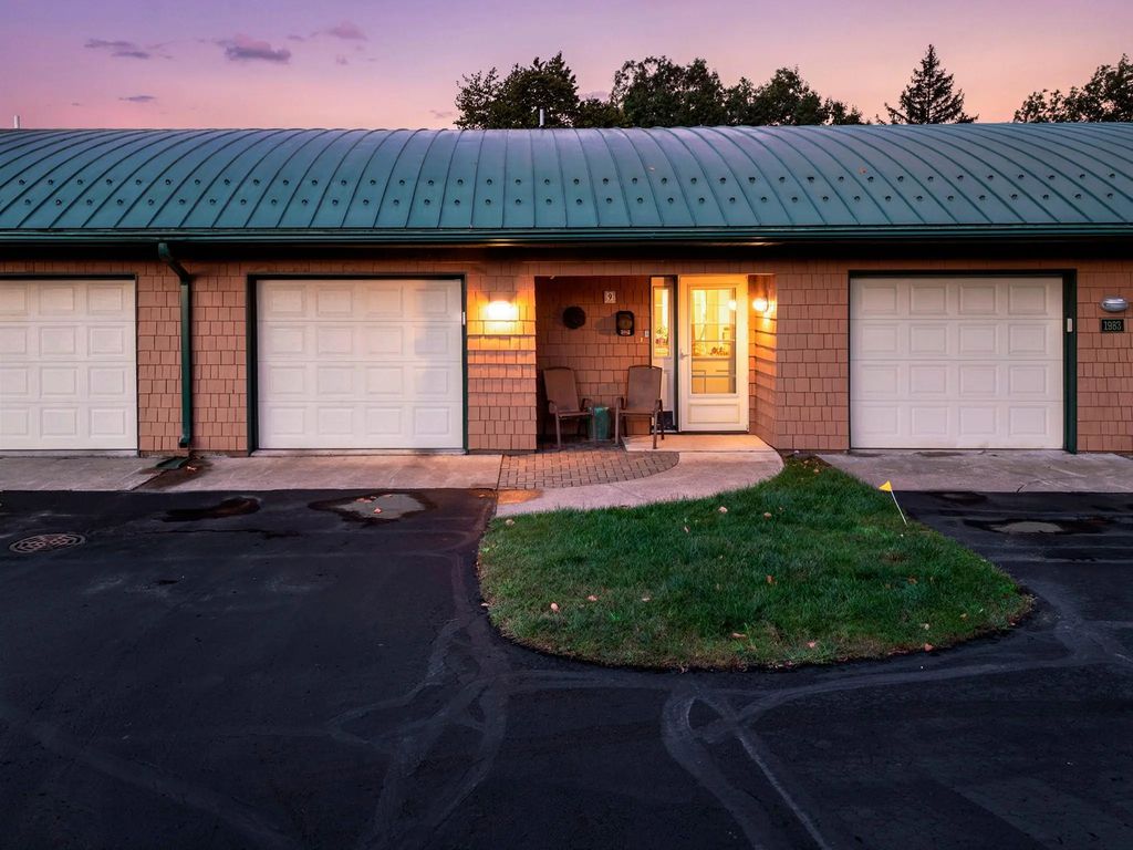 1981 Superior Avenue 9, Cumberland