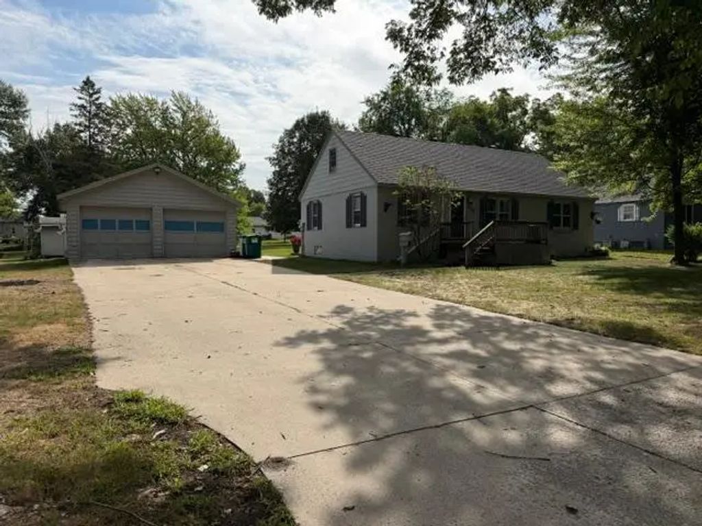 413 S Donnelly Avenue, Litchfield