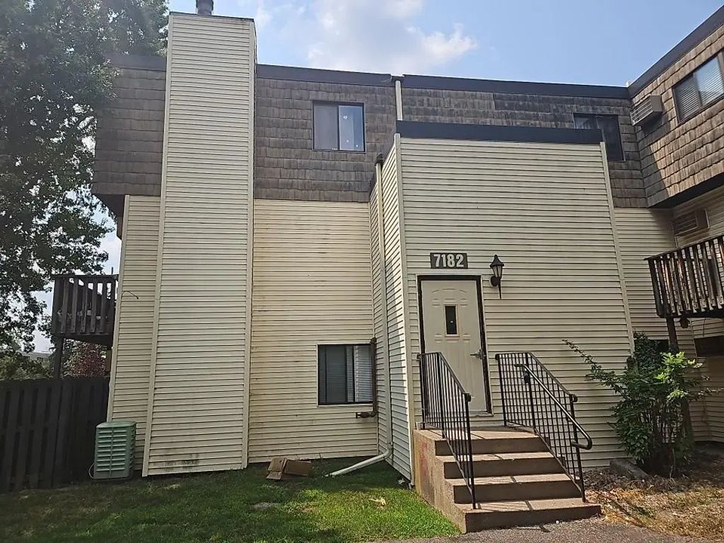 7182 72nd Lane N 221, Crystal