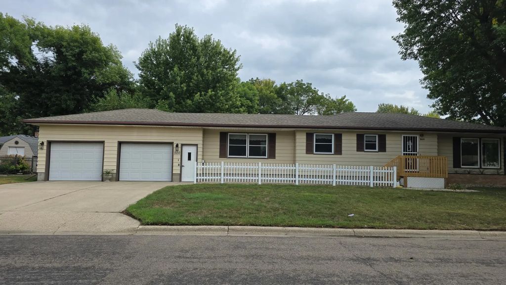 500 N Minnesota Street, Marshall