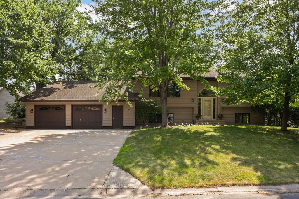 2064 Pin Oak Drive, Eagan