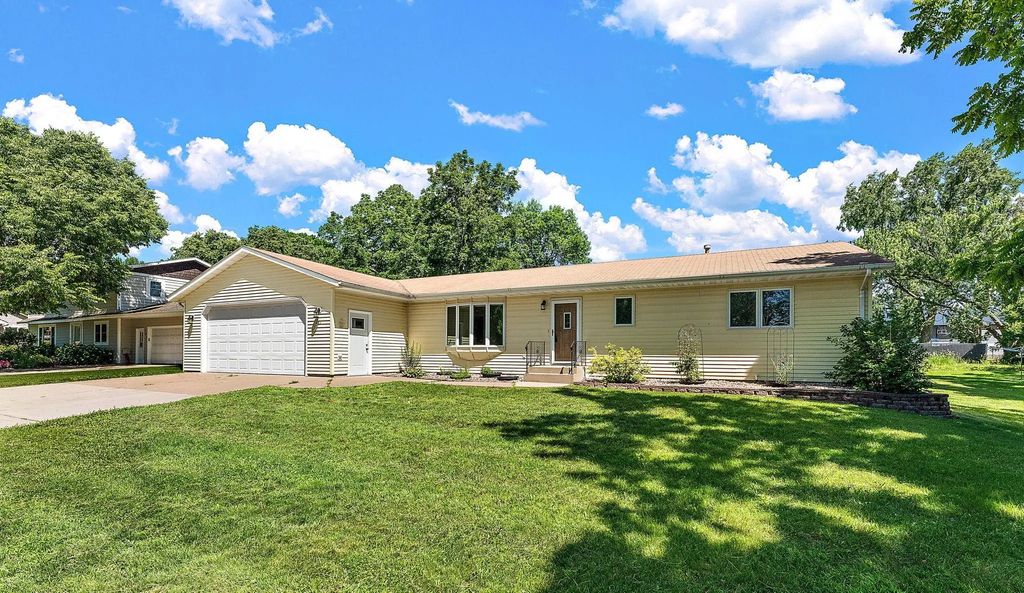 781 Cj Moe Boulevard, Dassel