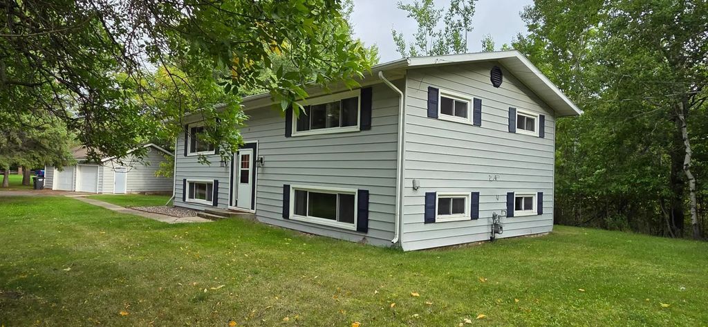 102 Shorewood Drive, International Falls