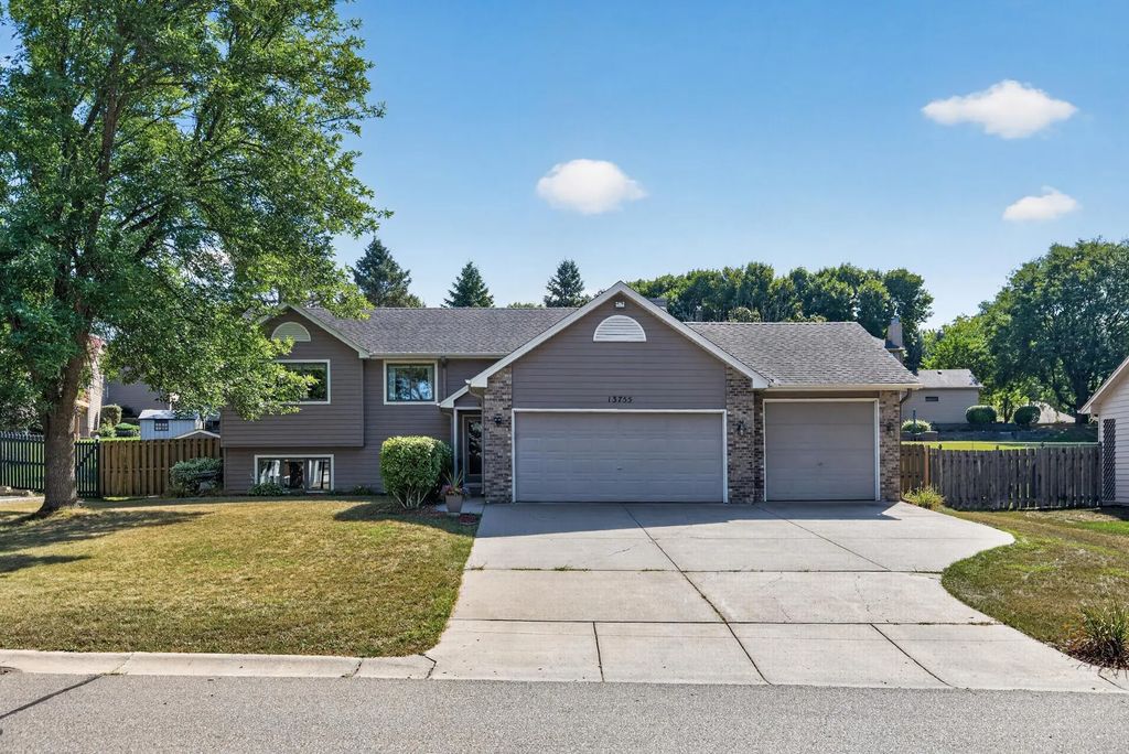 13755 94th Avenue N, Maple Grove