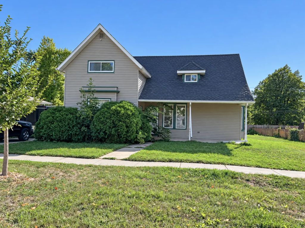 421 Langer Avenue S, Casselton
