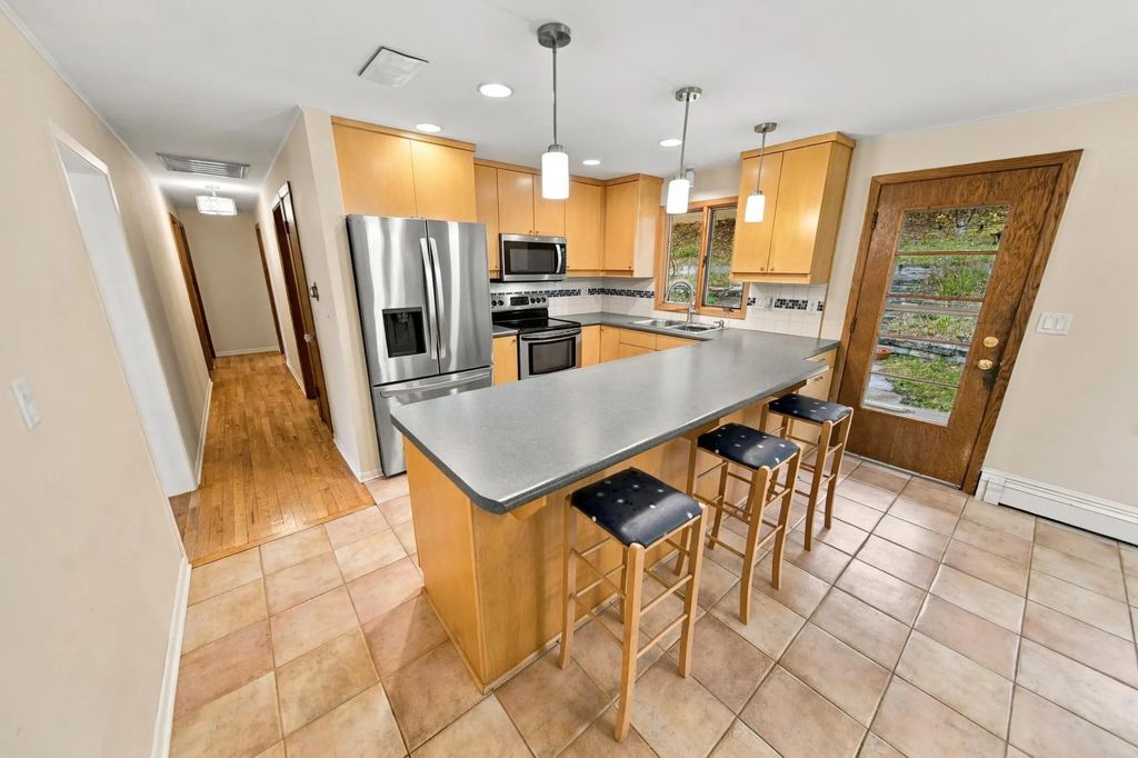 359 Riverview Heights Drive Ne, Rochester