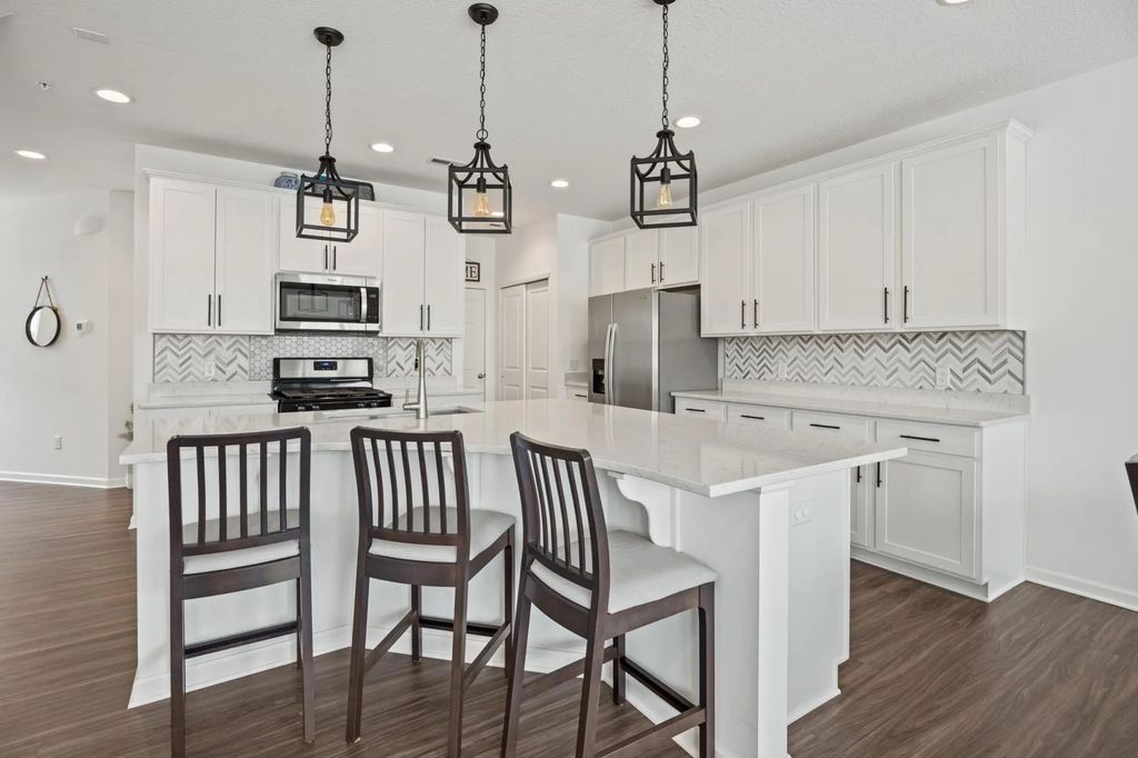 7161 Walnut Grove Way N, Maple Grove