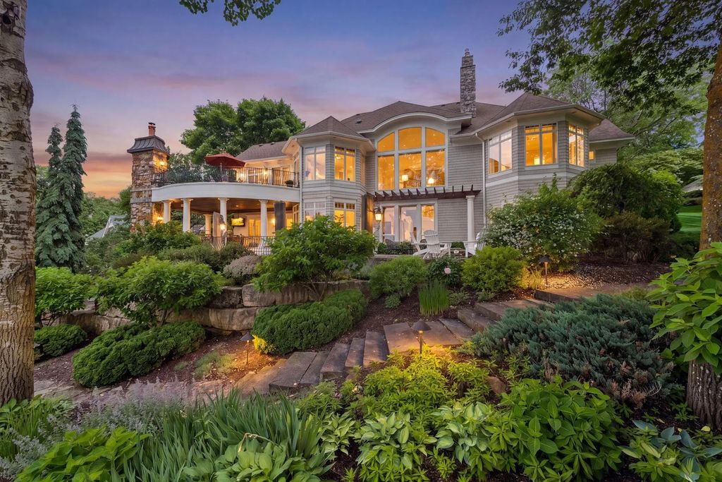 28028 Woodside Road, Shorewood