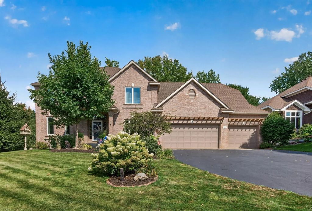 10817 Cambridge Court, Burnsville