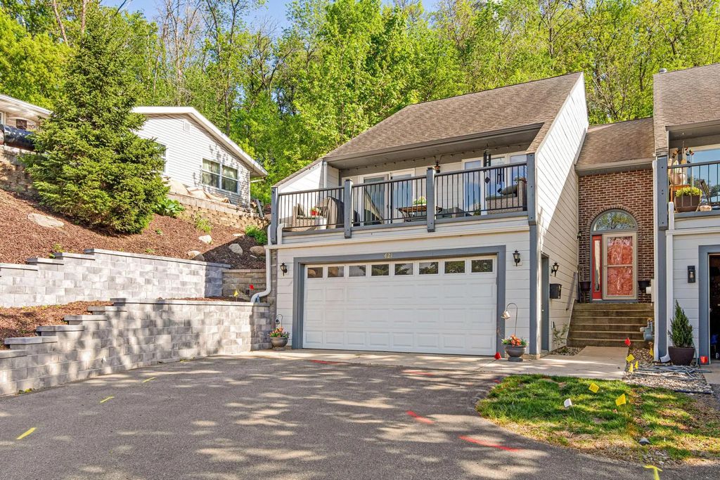 421 E Lake Street, Waconia