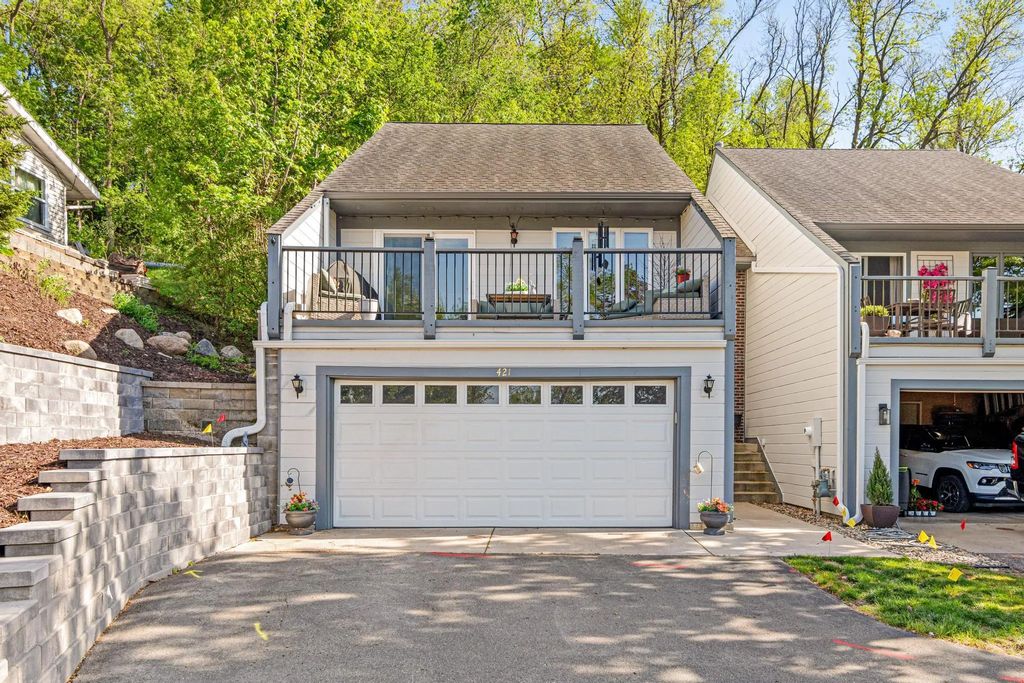 421 E Lake Street, Waconia