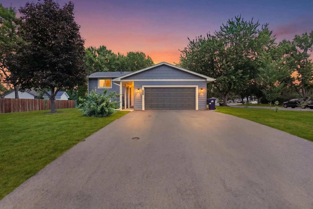 1239 Ruby Lane, Shakopee