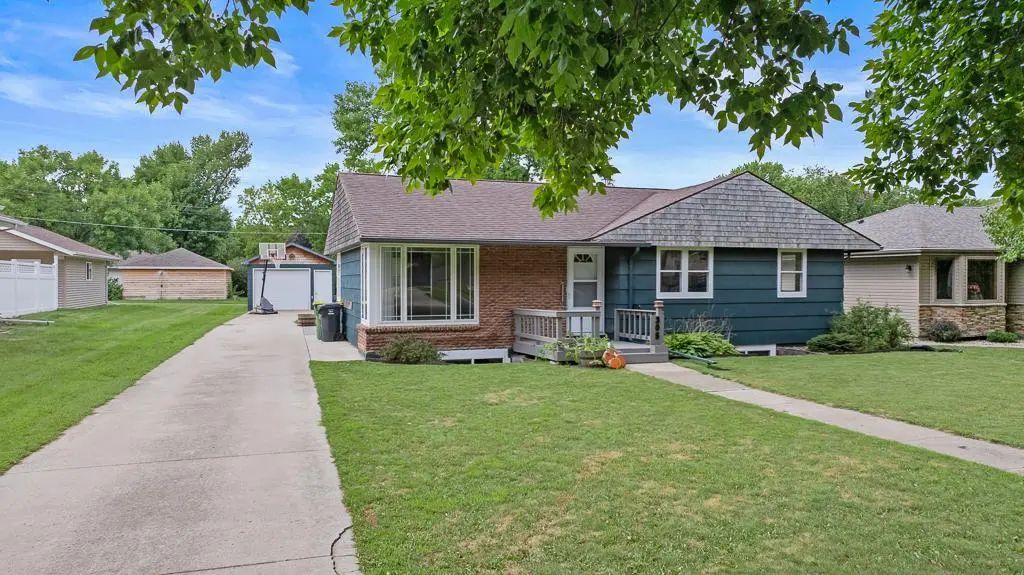305 E 3rd Street, Minneota