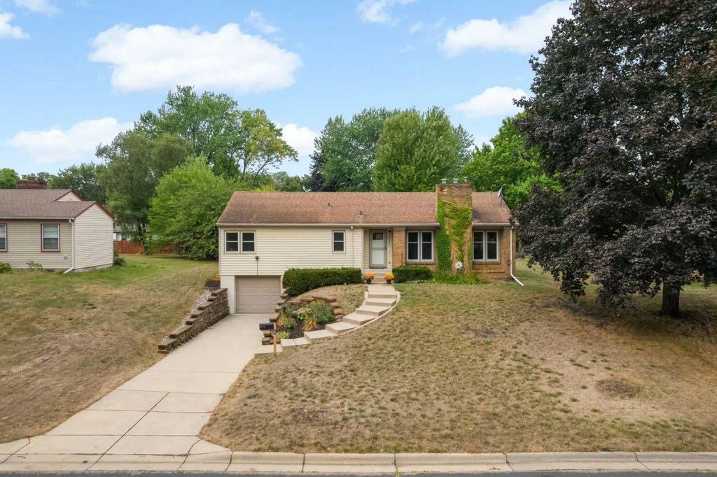 4057 Hampshire Avenue N, Crystal