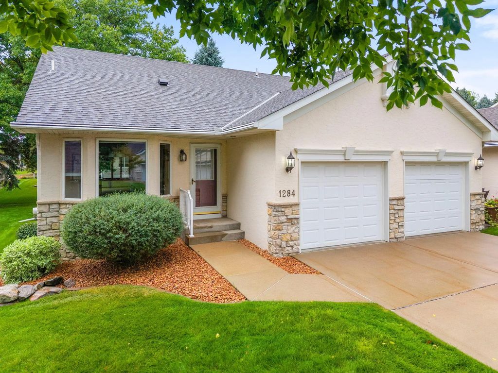 1284 Quincy Circle, Shakopee