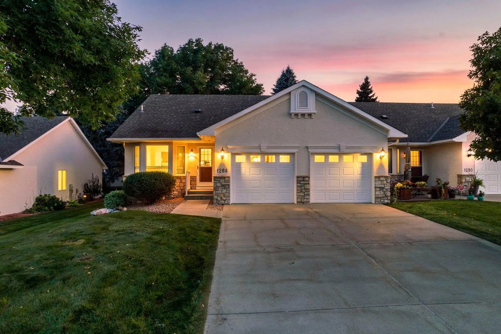 1284 Quincy Circle, Shakopee