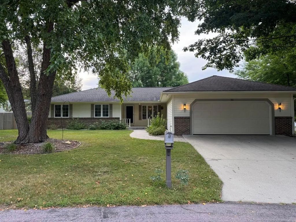 15 Caroletta Court, Mankato
