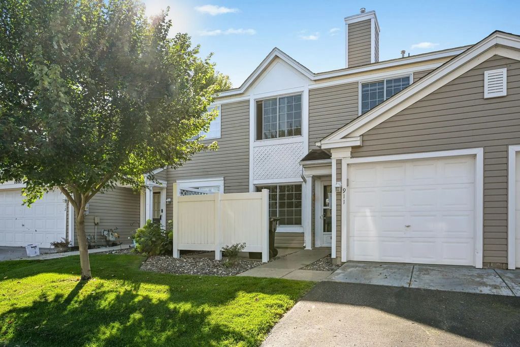 1883 121st Lane Nw 911, Coon Rapids