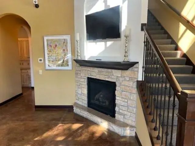 8696-b Eagle Creek Circle, Savage