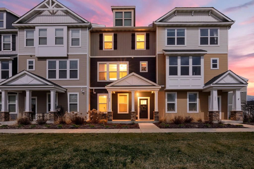 665 Satori Way, Chaska