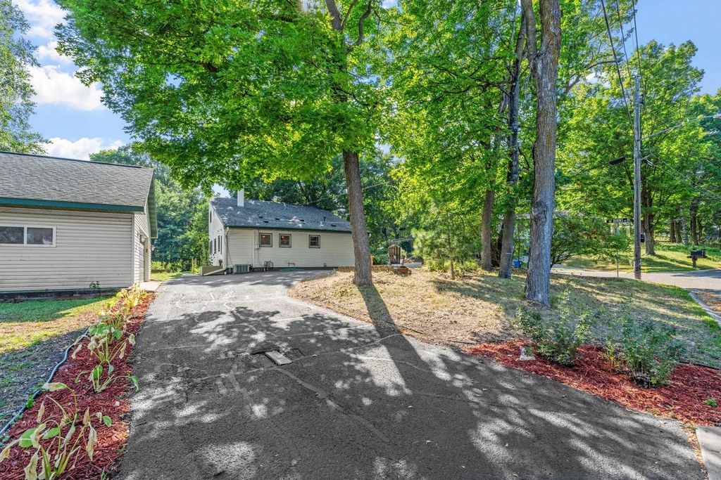 4753 Burns Road, Mound